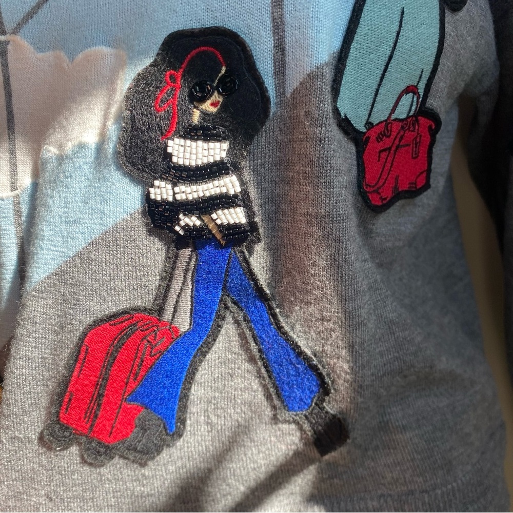 Alice + Olivia Sky Blue and Gray Travel Patch Crewneck Sweater - Picture 5 of 10